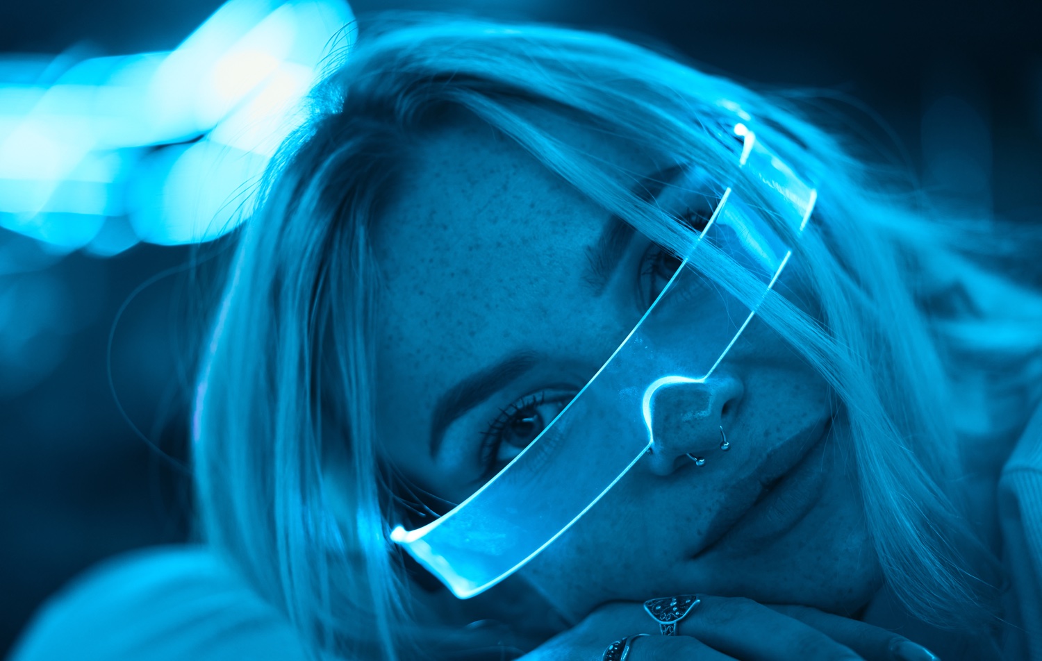 girl wearing ar glasses
